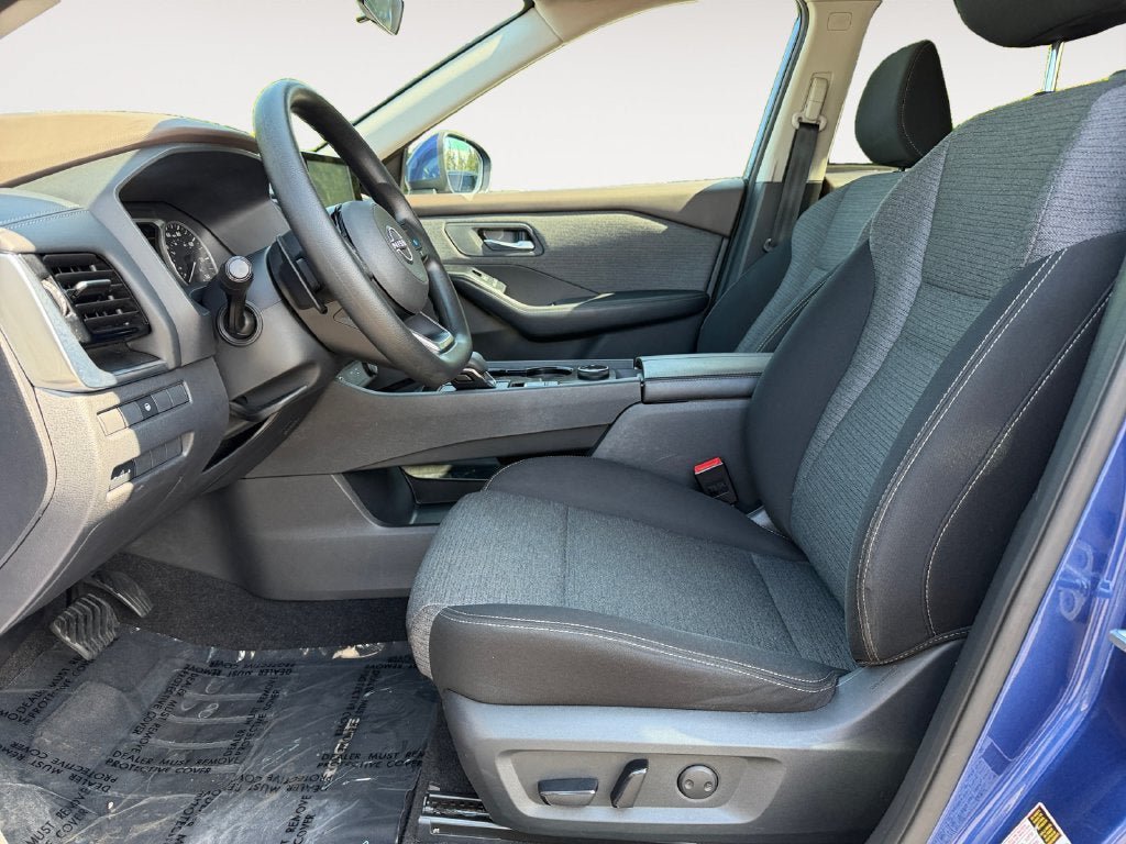 Used 2022 Nissan Rogue SV AWD/4WD image 6