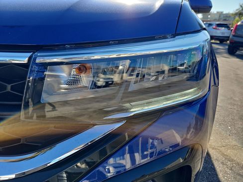 Used 2022 Volkswagen Taos SE image 10