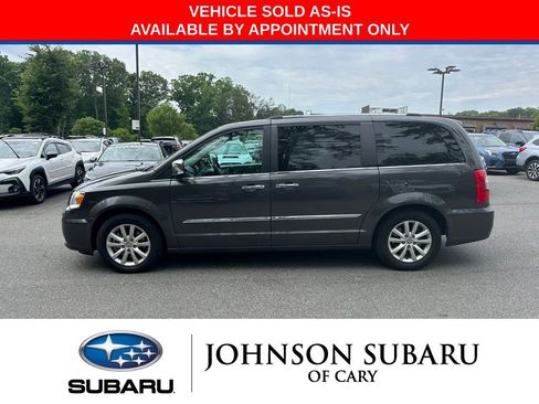 Used 2015 Chrysler Town & Country Limited Platinum FWD image 5