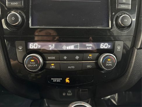 Used 2018 Nissan Rogue SV AWD/4WD image 35