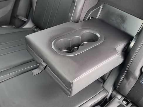 Used 2024 Volkswagen Tiguan SE image 14