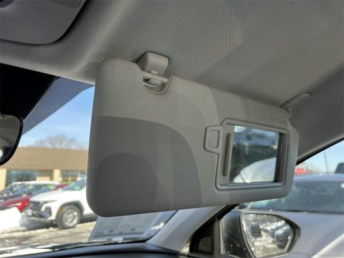 Certified 2025 Hyundai Tucson SE image 31