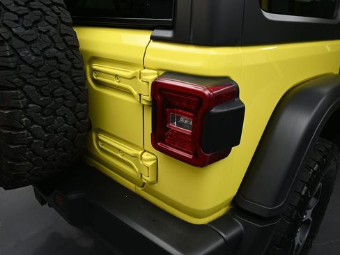 Used 2022 Jeep Wrangler Unlimited Rubicon w/ LED Lighting Group AWD/4WD image 21