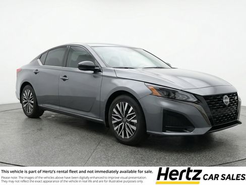 Used 2025 Nissan Altima 2.5 SV image 1