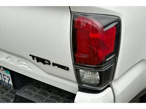 Used 2017 Toyota Tacoma TRD Pro AWD/4WD image 7