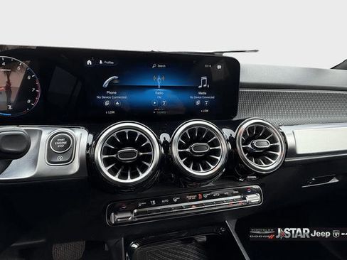 Used 2022 Mercedes-Benz GLB 250 4MATIC w/ Premium Package Lite image 14