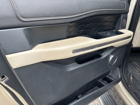 Used 2018 Ford Expedition Max Platinum RWD image 28
