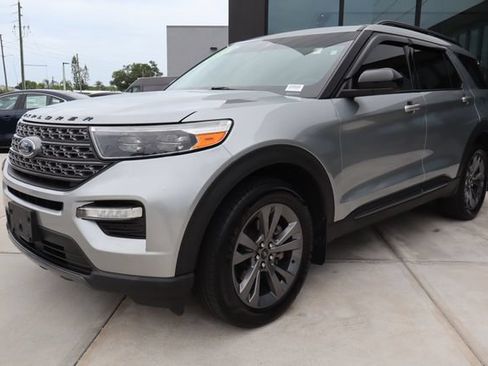 Used 2023 Ford Explorer XLT w/ Equipment Group 202A AWD/4WD image 8