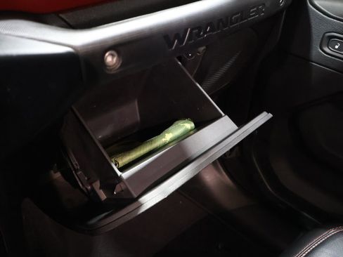 Used 2019 Jeep Wrangler Unlimited Rubicon image 36