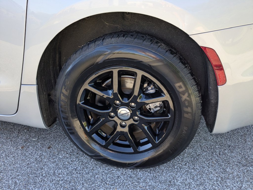 Used 2024 Chrysler Pacifica Touring-L FWD image 18