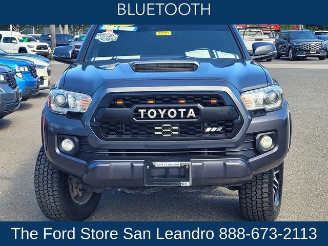 Used 2021 Toyota Tacoma TRD Sport w/ Technology Package RWD image 3