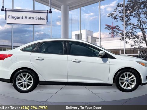 Used 2015 Ford Focus SE FWD image 4