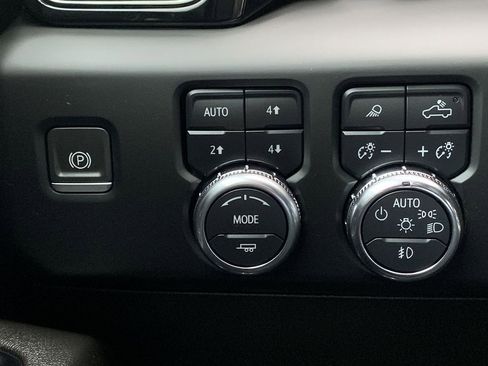 Used 2024 GMC Sierra 1500 AT4 w/ Technology Package image 18