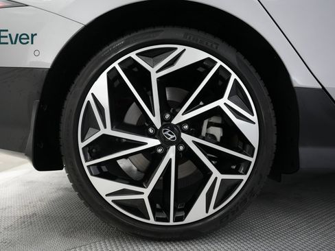 Used 2023 Hyundai Ioniq 6 Limited image 19