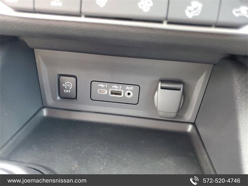 New 2025 Nissan Sentra SR image 28