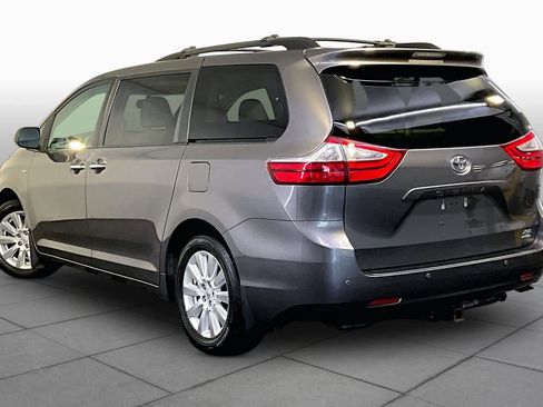 Used 2017 Toyota Sienna XLE w/ XLE Navigation Package AWD/4WD image 12