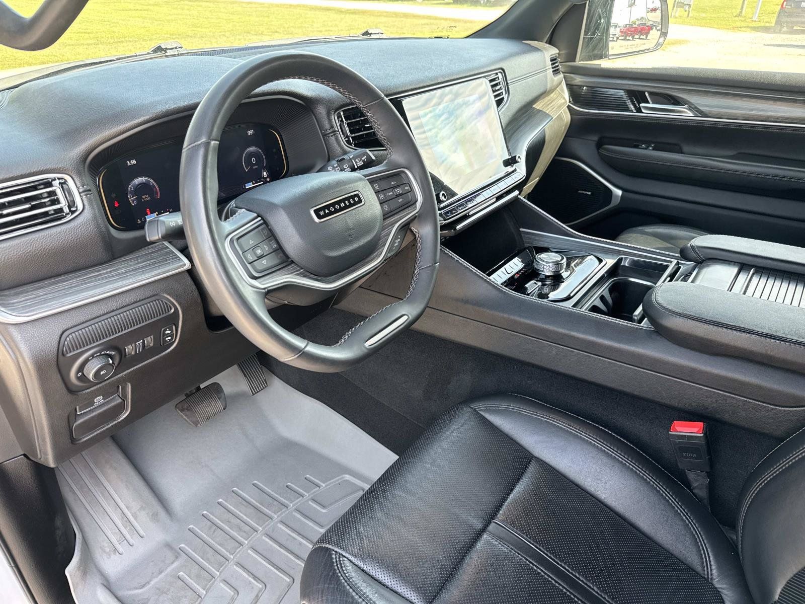 Used 2023 Jeep Wagoneer L Series II AWD/4WD image 28