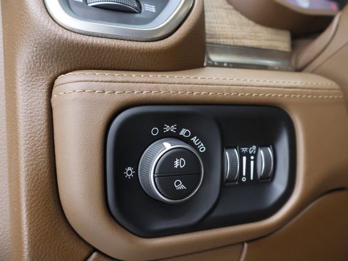Used 2019 RAM 2500 Limited AWD/4WD image 49