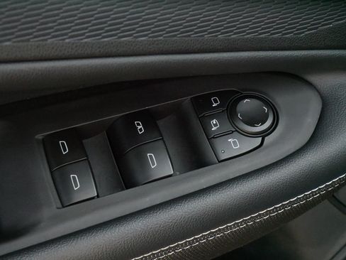 Used 2024 Chevrolet Blazer EV LT AWD/4WD image 19