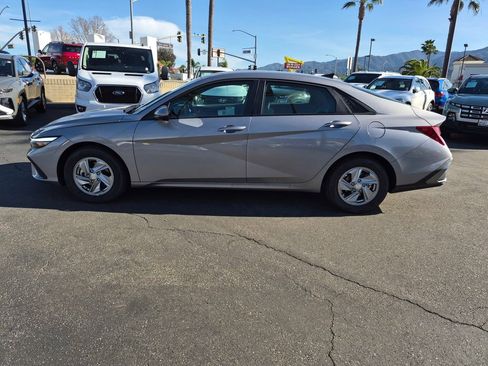 Used 2025 Hyundai Elantra SE image 4