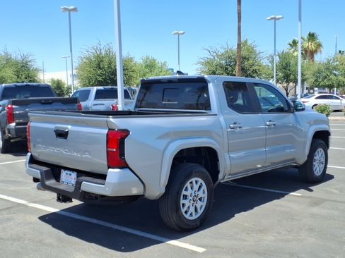 Certified 2025 Toyota Tacoma SR5 AWD/4WD image 4