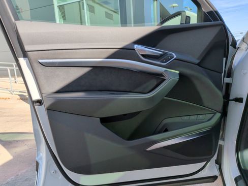 Used 2023 Audi e-tron Prestige w/ Prestige Package image 14