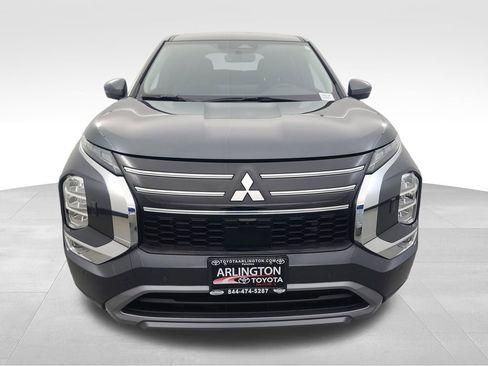 Used 2025 Mitsubishi Outlander SE image 9