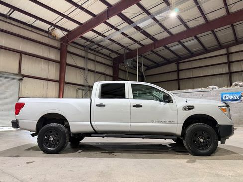 Used 2018 Nissan Titan S RWD image 4