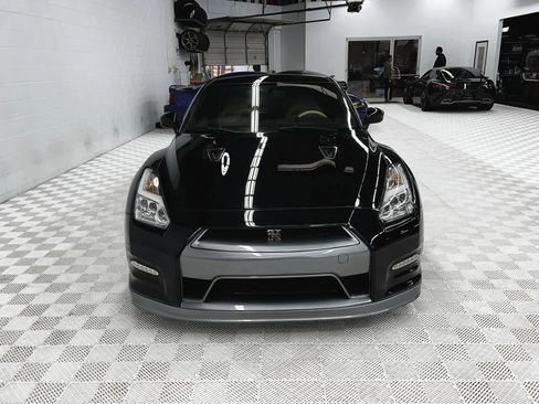 Used 2016 Nissan GT-R Premium image 7