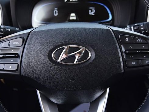 Used 2024 Hyundai Venue SEL image 19