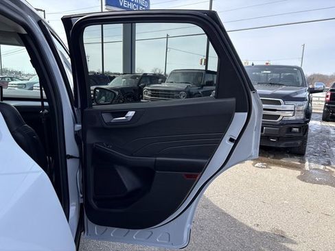 Used 2025 Ford Escape SE w/ PHEV Premium Package image 24