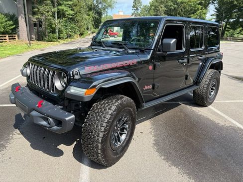Used 2024 Jeep Wrangler Unlimited Rubicon AWD/4WD image 3
