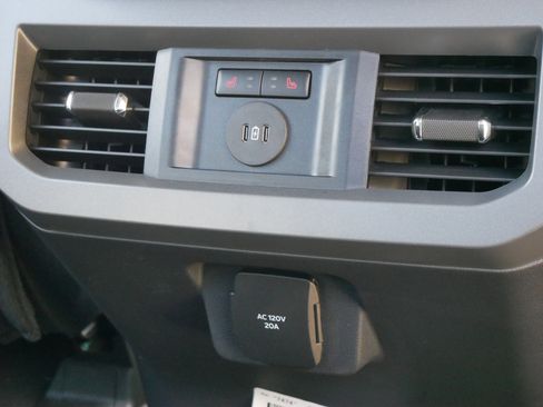 New 2025 Ford F250 Lariat w/ Lariat Ultimate Package image 37