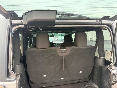 Used 2017 Jeep Wrangler Sport w/ Quick Order Package 24S AWD/4WD image 8