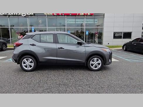 New 2025 Nissan Kicks Play S image 36