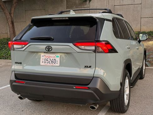 Used 2019 Toyota RAV4 XLE w/ Convenience Package FWD image 13