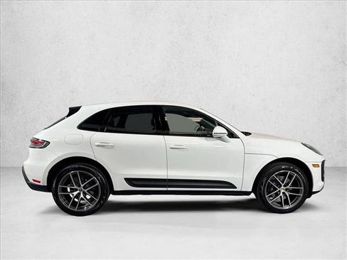 Certified 2025 Porsche Macan AWD/4WD image 8