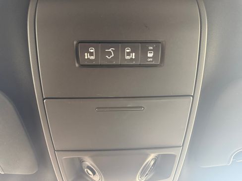 Used 2018 Dodge Grand Caravan GT FWD image 23