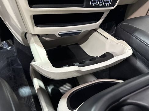 Used 2023 Chrysler Pacifica Touring-L FWD image 91