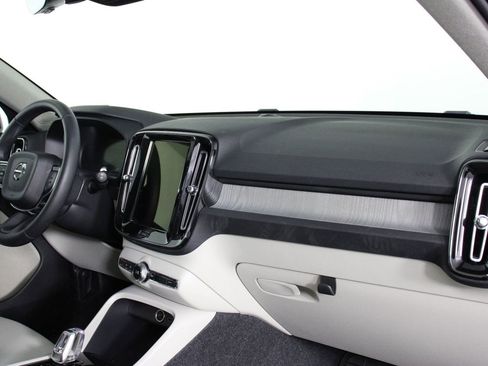 Certified 2026 Volvo XC40 B5 Plus AWD/4WD image 22
