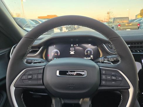 New 2025 Jeep Grand Cherokee Laredo X w/ Luxury Tech Group I image 31