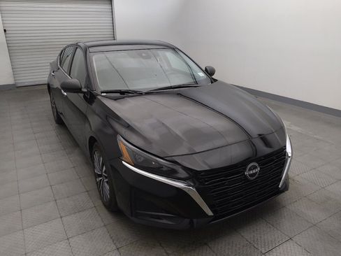 Used 2025 Nissan Altima 2.5 SV FWD image 14