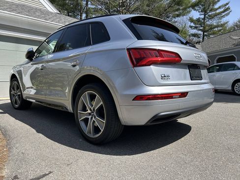 Used 2019 Audi Q5 2.0T Premium Plus w/ Premium Plus Package AWD/4WD image 12