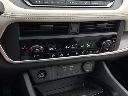 Used 2024 Nissan Rogue SV w/ SV Premium Package FWD image 21