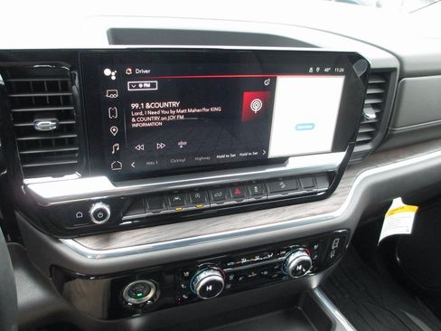 Used 2024 GMC Sierra 1500 SLT image 25