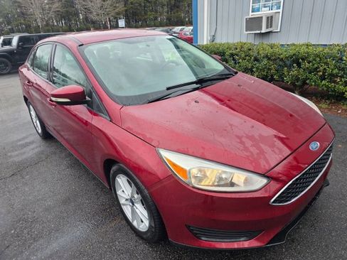 Used 2017 Ford Focus SE image 3