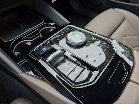 Used 2026 BMW i5 eDrive40 w/ Premium Package RWD image 15