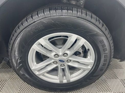 Used 2023 Ford Explorer XLT w/ Equipment Group 202A AWD/4WD image 7