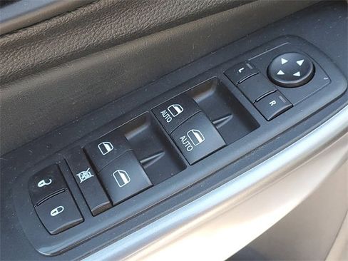 Used 2021 Jeep Cherokee Limited image 25