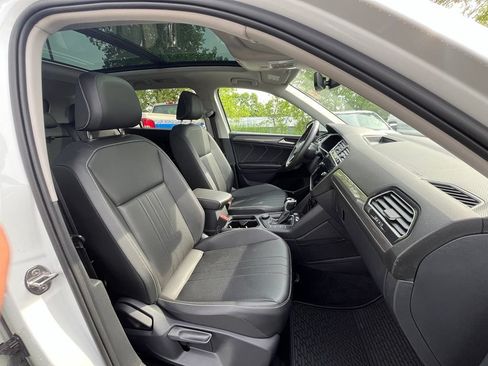 Certified 2023 Volkswagen Tiguan SE w/ Panoramic Sunroof Package AWD/4WD image 13